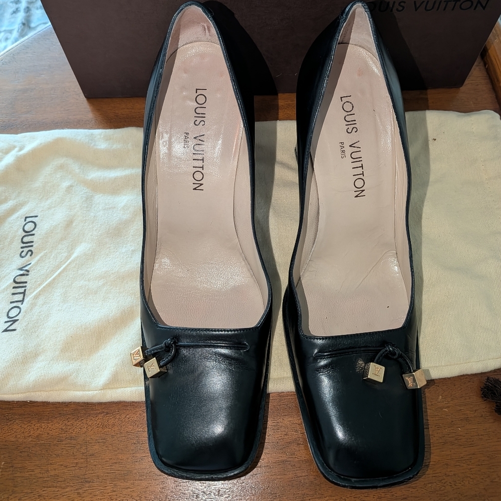 Louis Vuitton Black Leather Charmed Cube Vintage Pumps. SZ 6.5. US 6.5-7